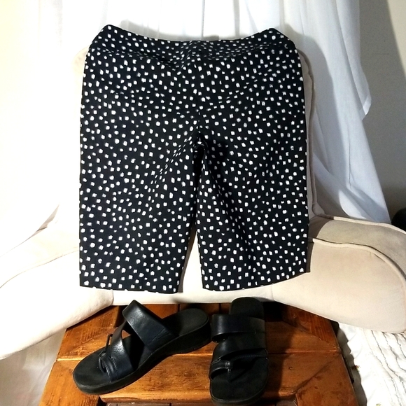Sz 10 Slip on Dressy Bermudas - Picture 2 of 4